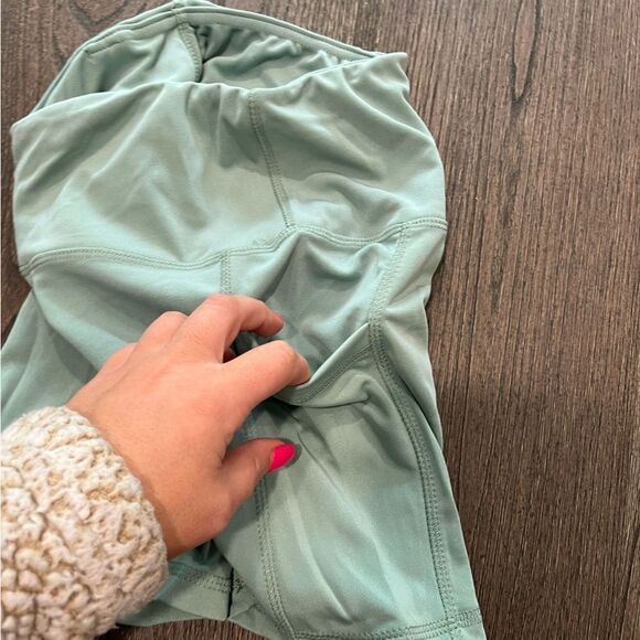 NWOT Forever21 Mint Green Athletic Bike Shorts Size S - Picture 2 of 6